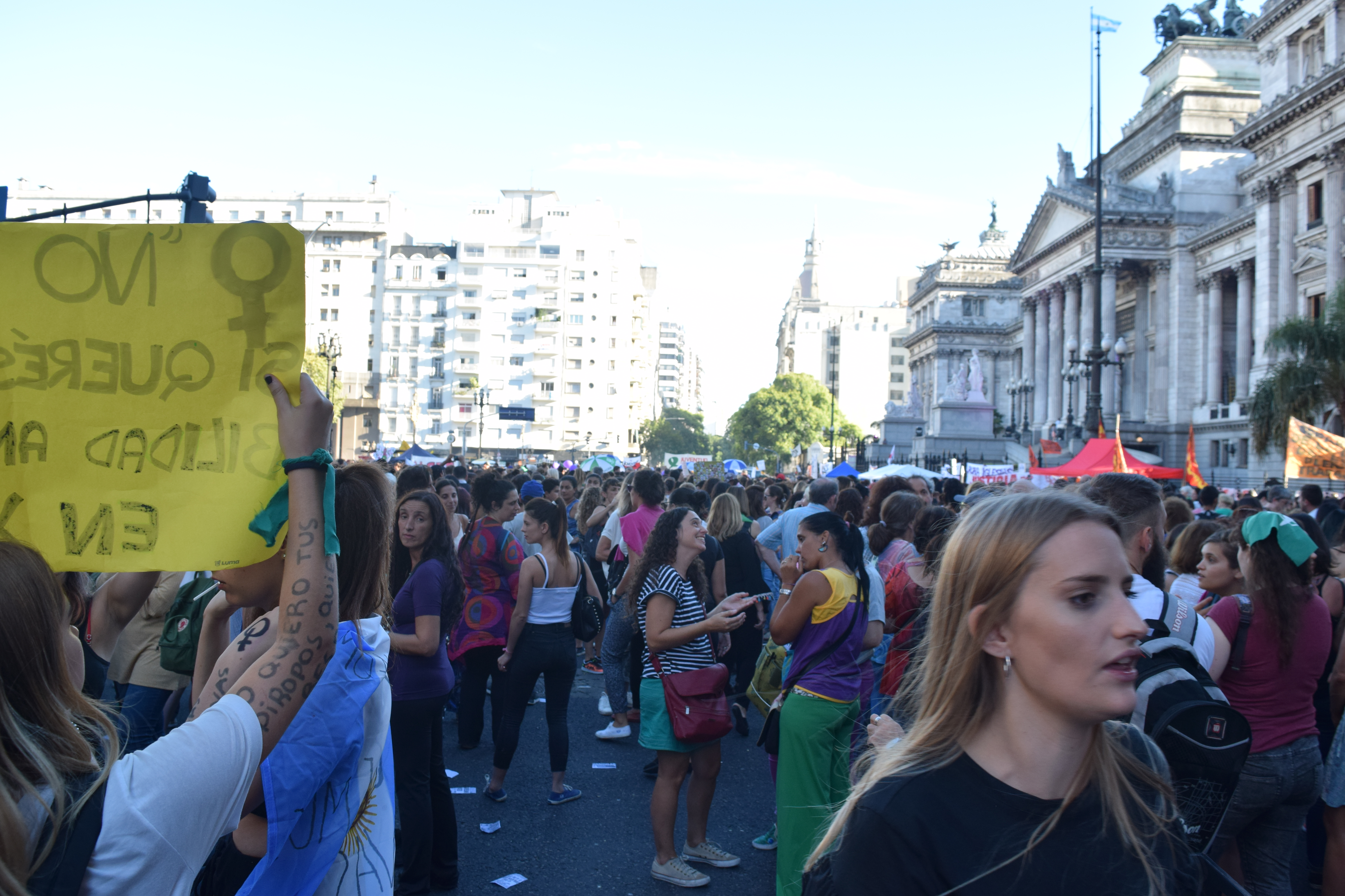 EN LA MULTITUDINARIA MARCHA POR  EL #8M