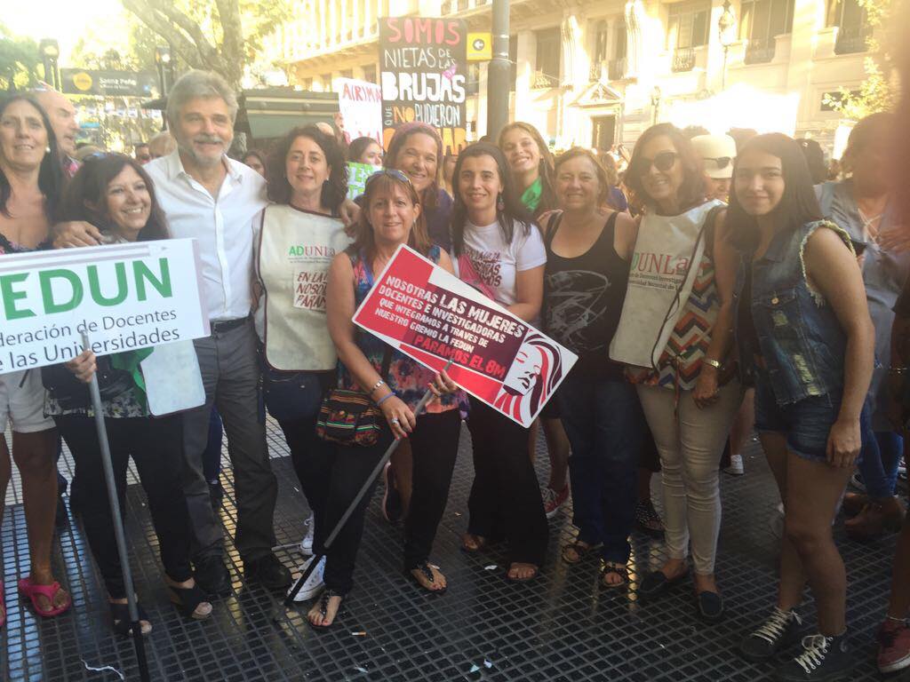 EN LA MULTITUDINARIA MARCHA POR  EL #8M