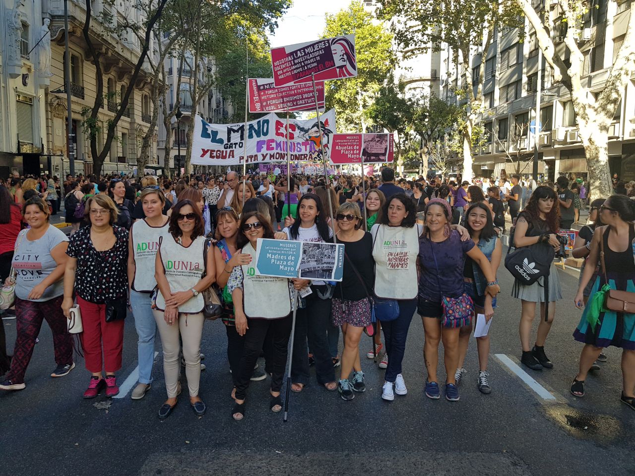 EN LA MULTITUDINARIA MARCHA POR  EL #8M