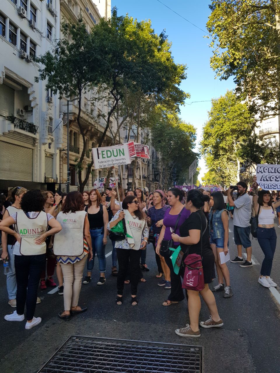 EN LA MULTITUDINARIA MARCHA POR  EL #8M