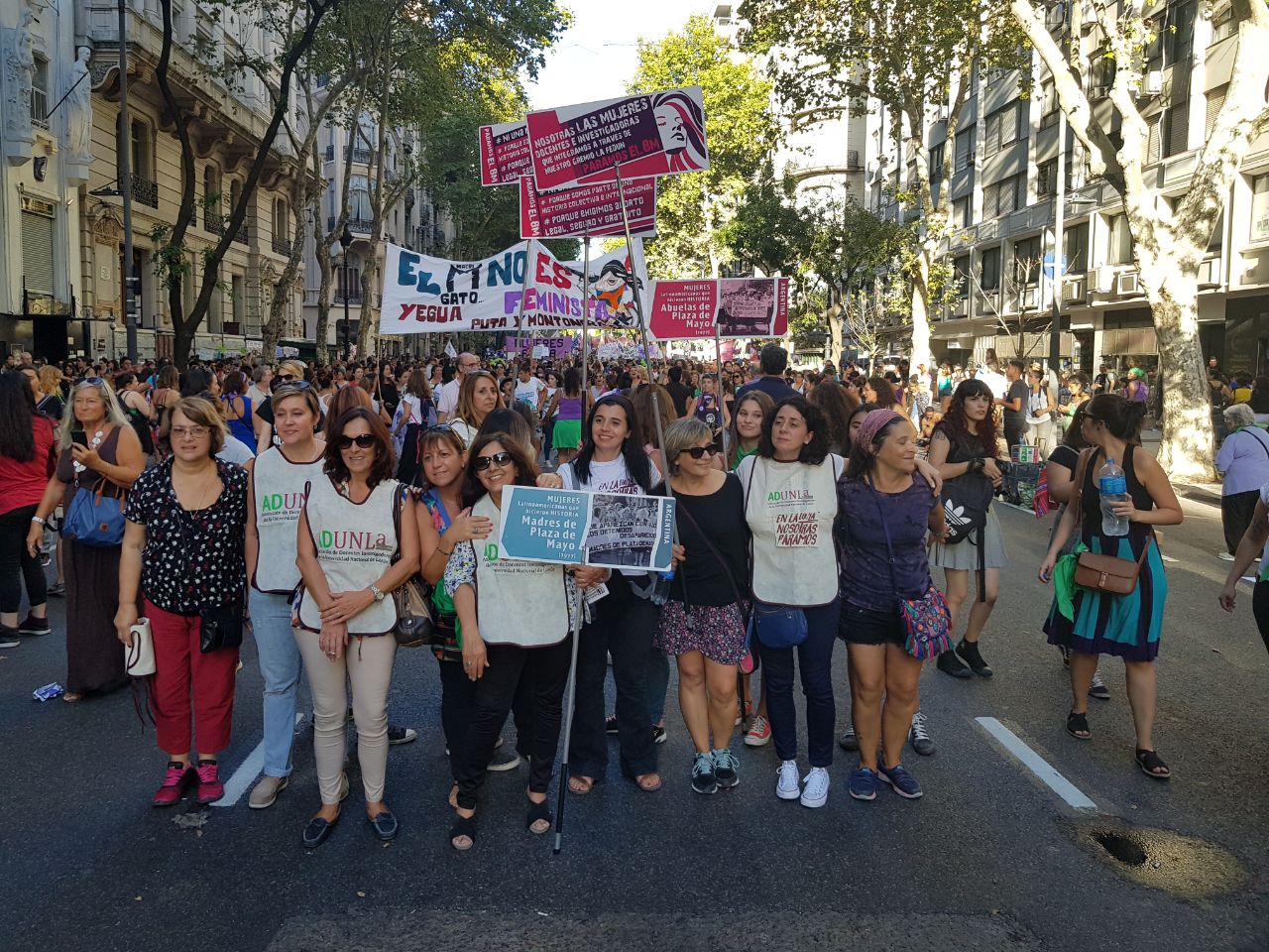 EN LA MULTITUDINARIA MARCHA POR  EL #8M