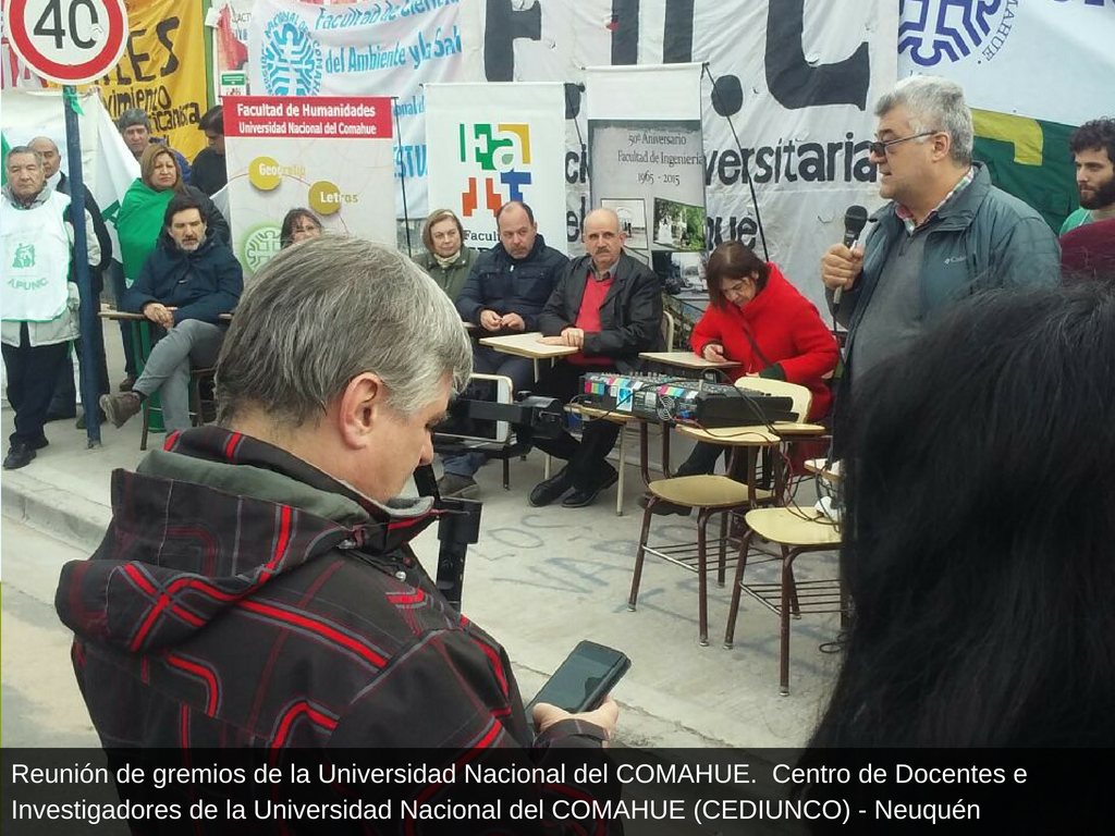 PARO DOCENTE: MULTITUDINARIO ACTO EN DEFENSA DE LA UNIVERSIDAD PÚBLICA EN LA FACULTAD DE MEDICINA