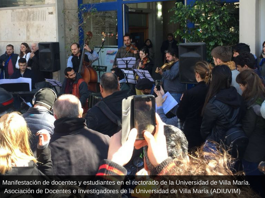 PARO DOCENTE: MULTITUDINARIO ACTO EN DEFENSA DE LA UNIVERSIDAD PÚBLICA EN LA FACULTAD DE MEDICINA