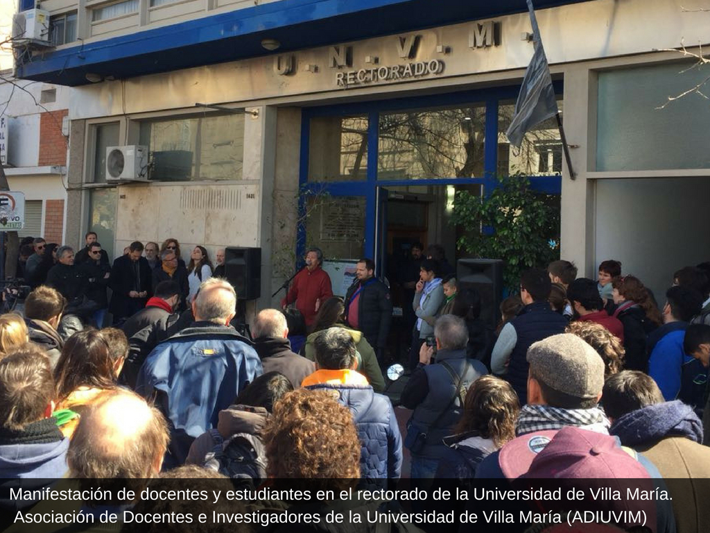 PARO DOCENTE: MULTITUDINARIO ACTO EN DEFENSA DE LA UNIVERSIDAD PÚBLICA EN LA FACULTAD DE MEDICINA