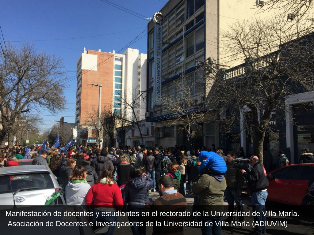 PARO DOCENTE: MULTITUDINARIO ACTO EN DEFENSA DE LA UNIVERSIDAD PÚBLICA EN LA FACULTAD DE MEDICINA