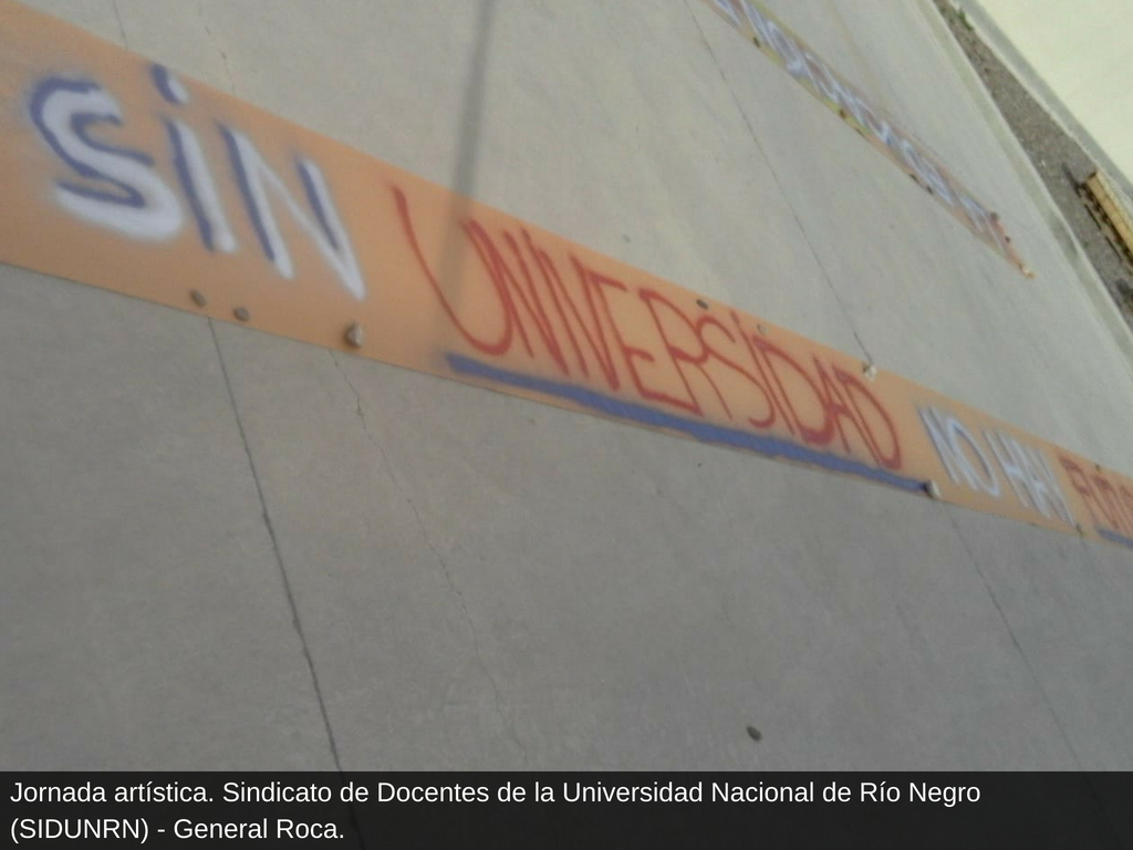 PARO DOCENTE: MULTITUDINARIO ACTO EN DEFENSA DE LA UNIVERSIDAD PÚBLICA EN LA FACULTAD DE MEDICINA