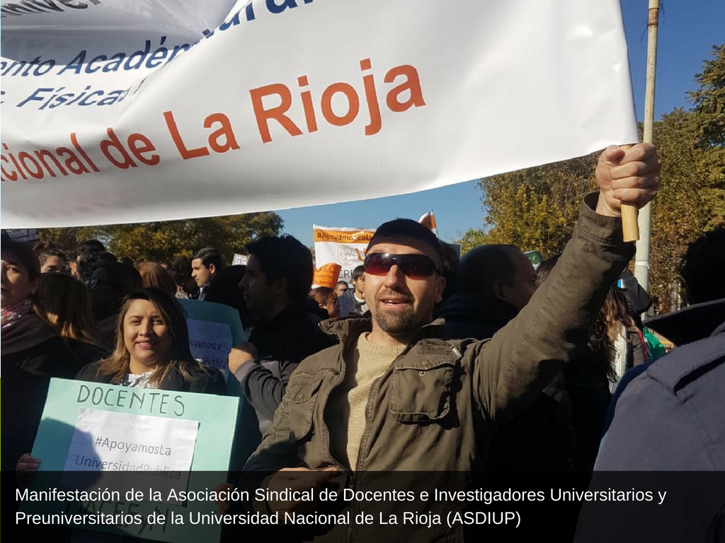 PARO DOCENTE: MULTITUDINARIO ACTO EN DEFENSA DE LA UNIVERSIDAD PÚBLICA EN LA FACULTAD DE MEDICINA