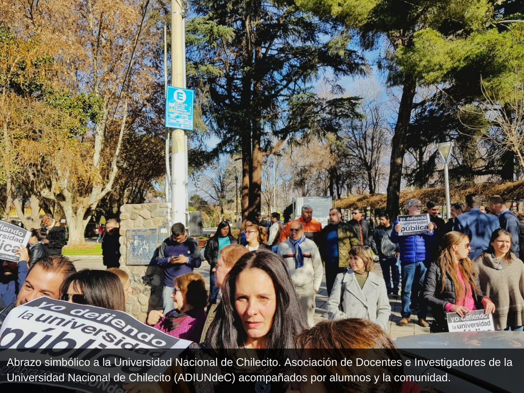 PARO DOCENTE: MULTITUDINARIO ACTO EN DEFENSA DE LA UNIVERSIDAD PÚBLICA EN LA FACULTAD DE MEDICINA