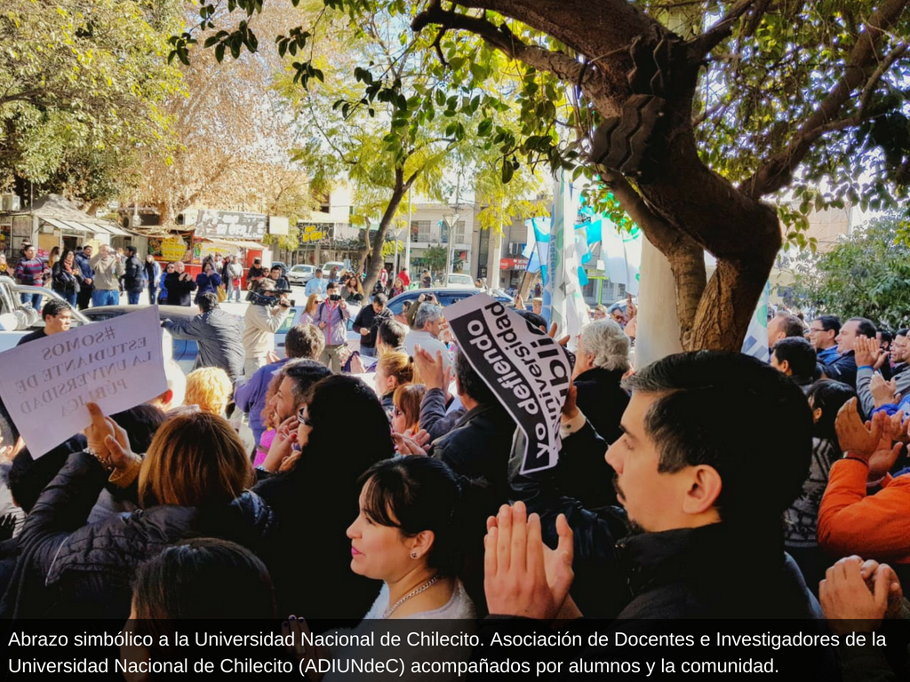 PARO DOCENTE: MULTITUDINARIO ACTO EN DEFENSA DE LA UNIVERSIDAD PÚBLICA EN LA FACULTAD DE MEDICINA