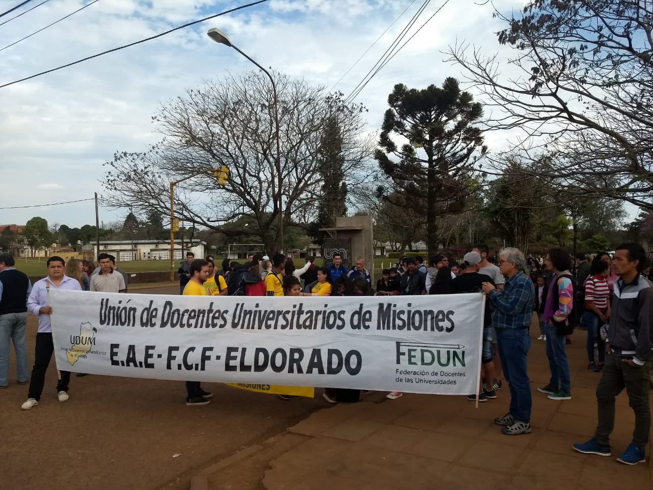 GREMIOS DE TODO EL PAÍS EN DEFENSA DE LA UNIVERSIDAD PÚBLICA Y DEL SALARIO DE LOS DOCENTES UNIVERSITARIOS