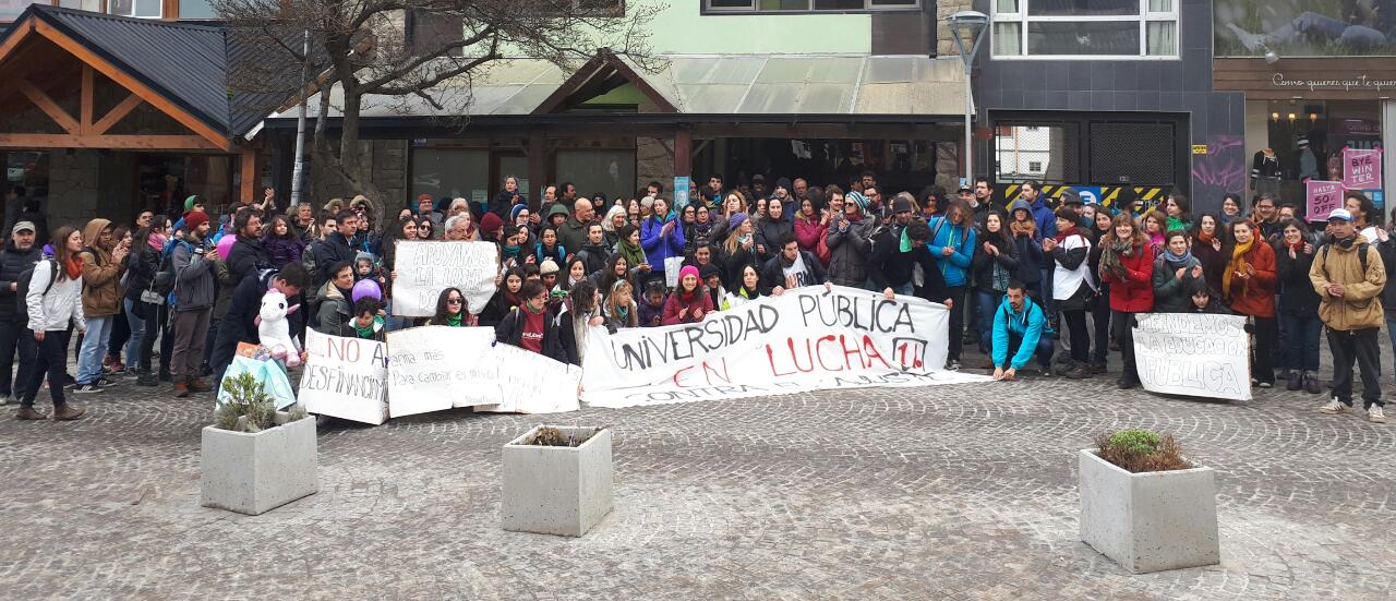 GREMIOS DE TODO EL PAÍS EN DEFENSA DE LA UNIVERSIDAD PÚBLICA Y DEL SALARIO DE LOS DOCENTES UNIVERSITARIOS