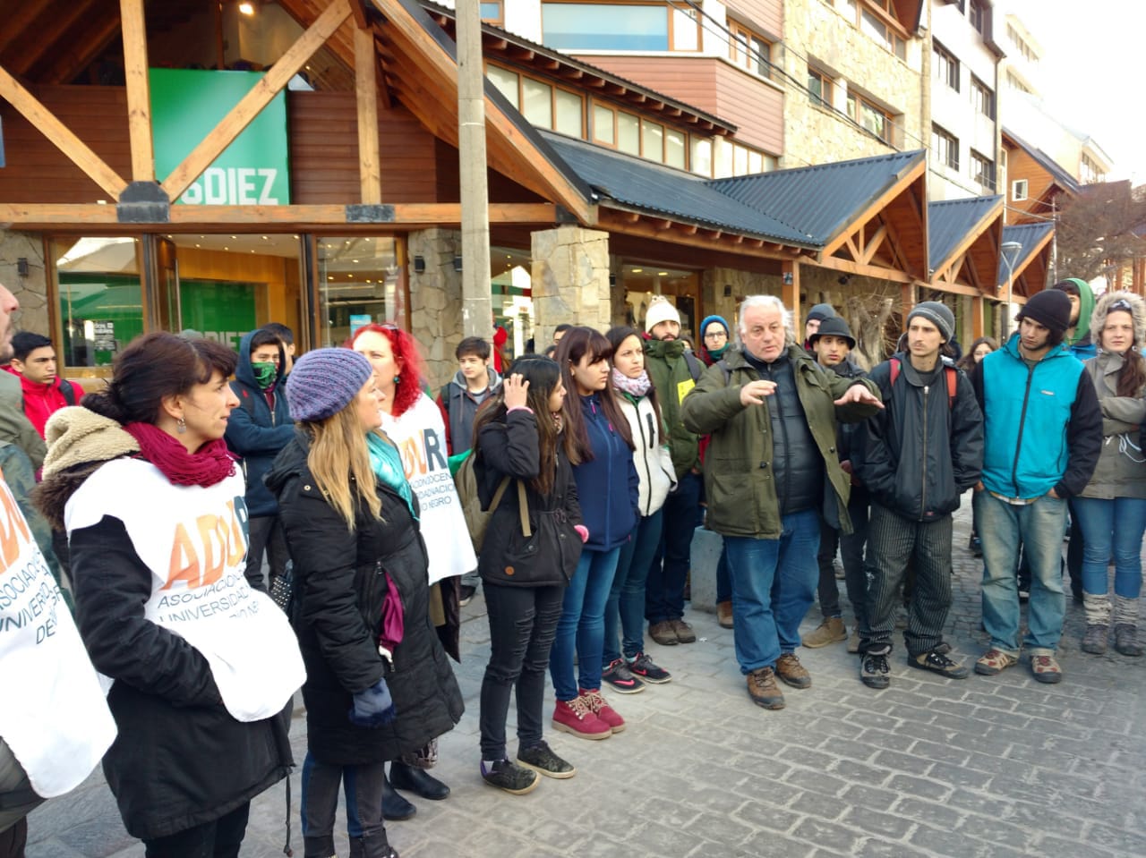 GREMIOS DE TODO EL PAÍS EN DEFENSA DE LA UNIVERSIDAD PÚBLICA Y DEL SALARIO DE LOS DOCENTES UNIVERSITARIOS