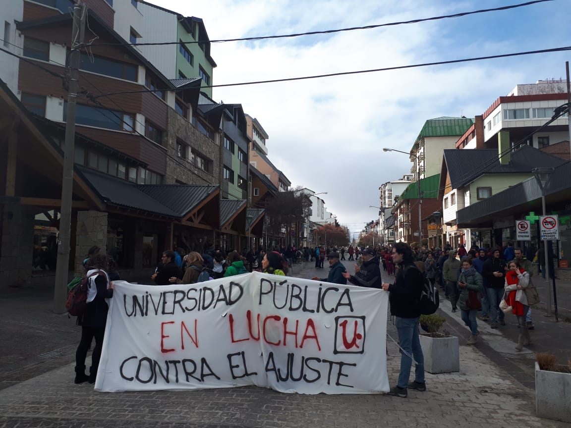 GREMIOS DE TODO EL PAÍS EN DEFENSA DE LA UNIVERSIDAD PÚBLICA Y DEL SALARIO DE LOS DOCENTES UNIVERSITARIOS