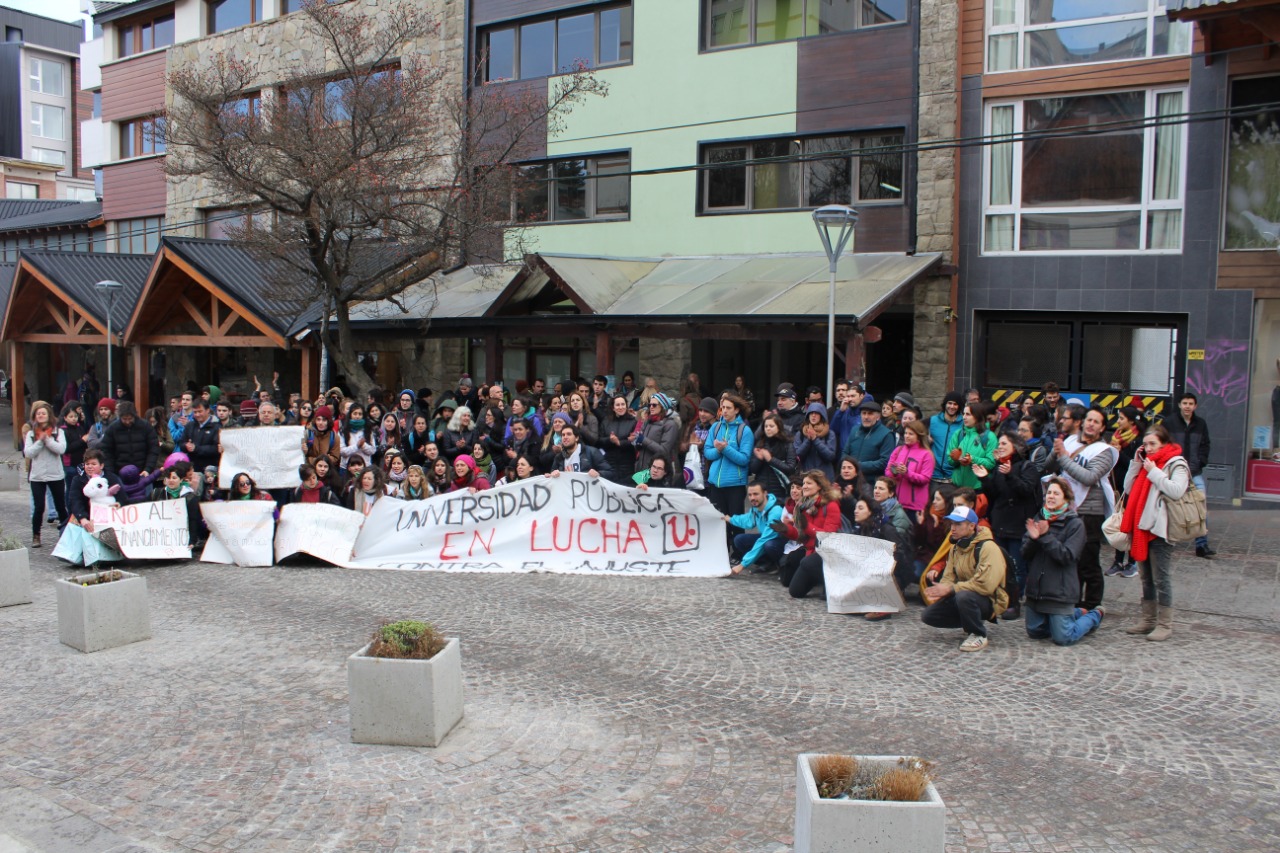 GREMIOS DE TODO EL PAÍS EN DEFENSA DE LA UNIVERSIDAD PÚBLICA Y DEL SALARIO DE LOS DOCENTES UNIVERSITARIOS