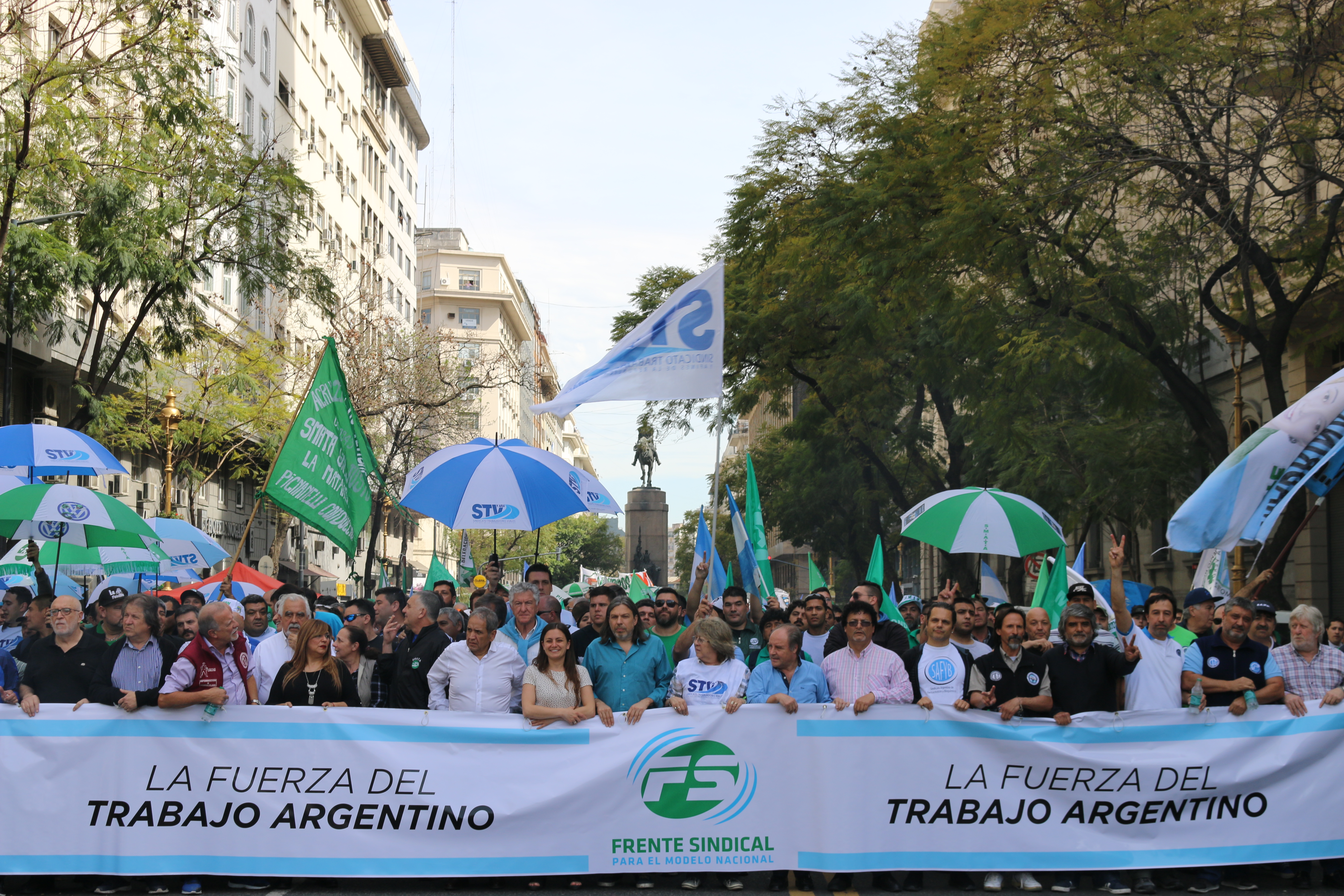 EN LA JORNADA PREVIA AL PARO GENERAL, MARCHAMOS CONTRA EL AJUSTE MACRISTA JUNTO A MÁS 500 MIL TRABAJADORES