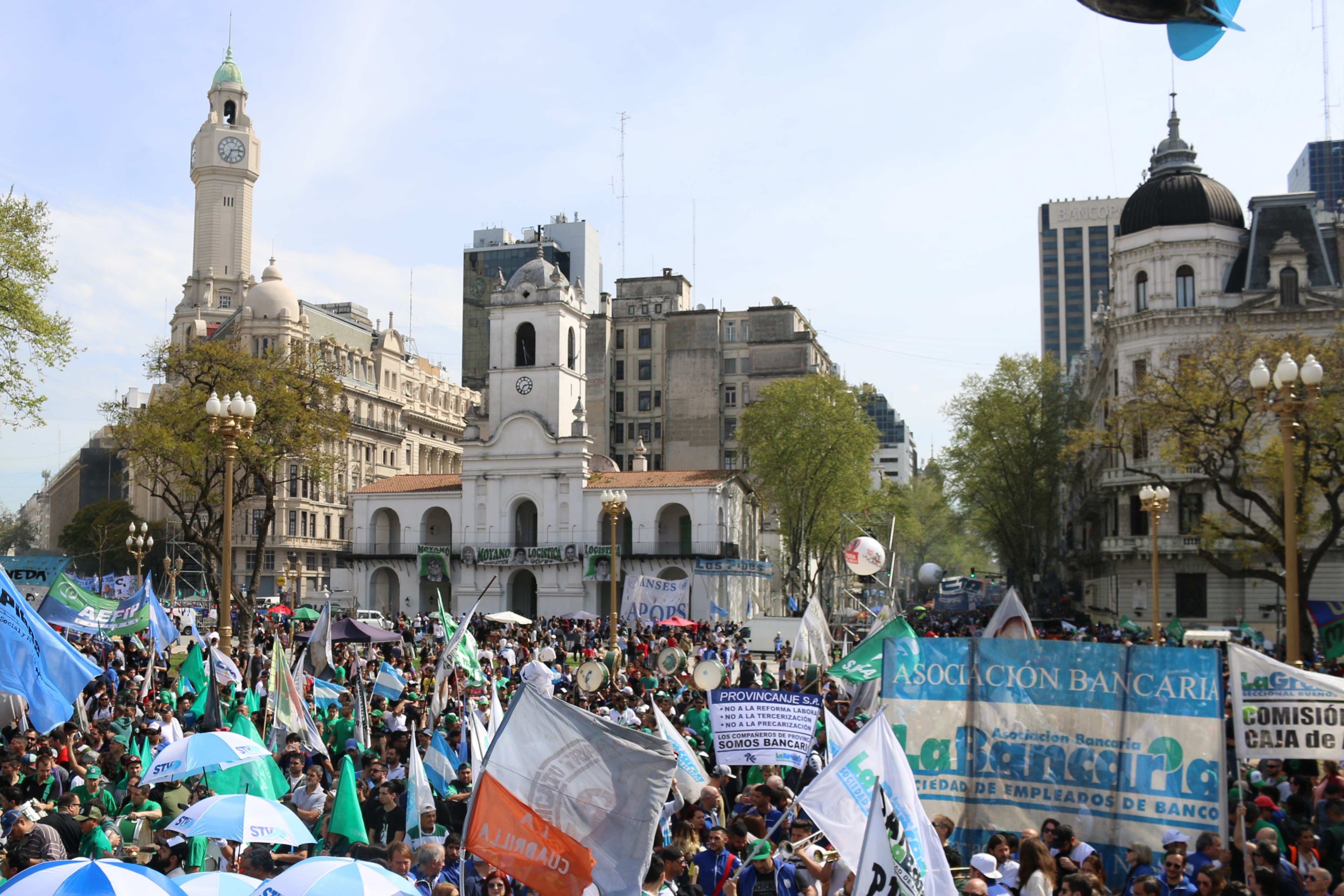 EN LA JORNADA PREVIA AL PARO GENERAL, MARCHAMOS CONTRA EL AJUSTE MACRISTA JUNTO A MÁS 500 MIL TRABAJADORES