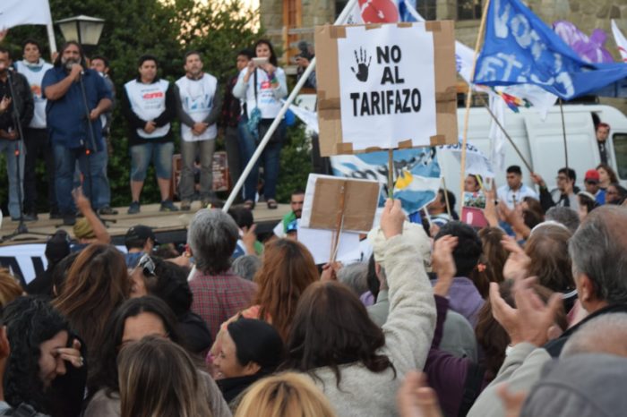 Fotografía durante la "Marcha de las antorchas" contra los tarifazos, con la participación de SIDUNRN