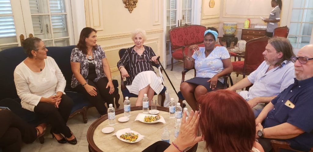 Acompañada por la FEDUN, Estela de Carlotto visitó Cuba para realizar diversas actividades