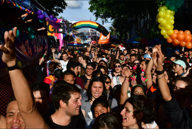 La universidad marcha por la diversidad: «El futuro en marcha con orgullo y lucha»