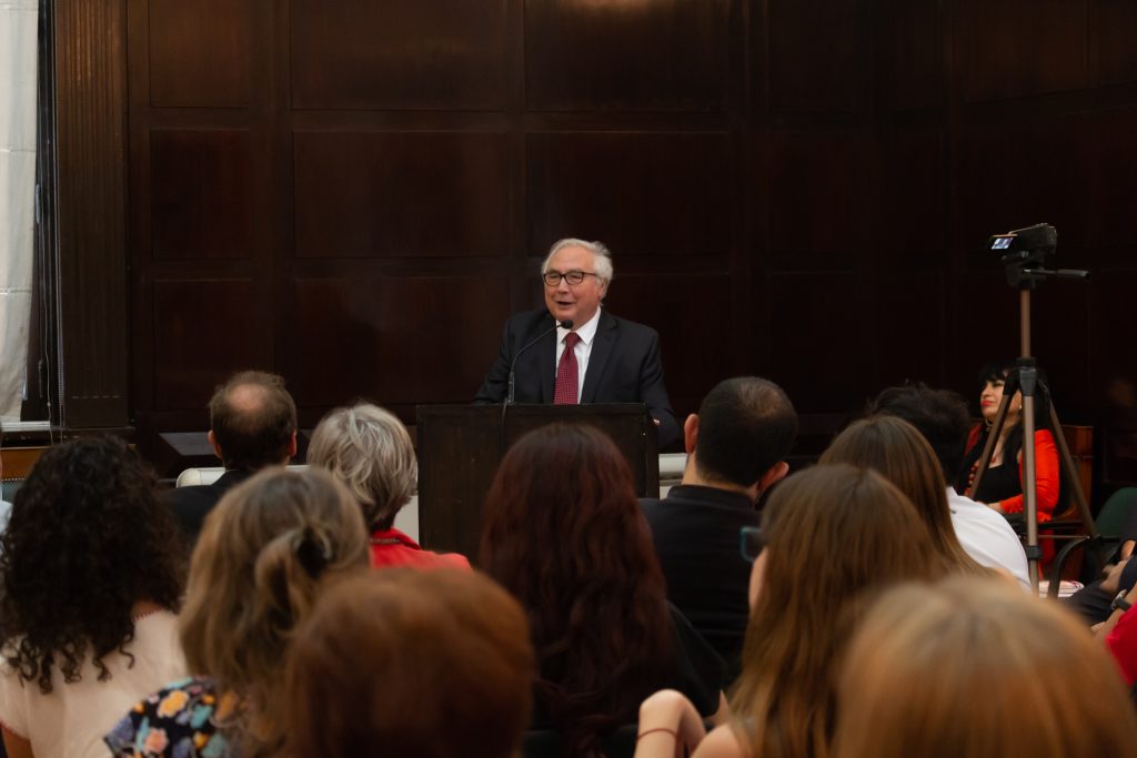 El sociólogo español Manuel Castells recibió el doctorado Honoris Causa en la UBA