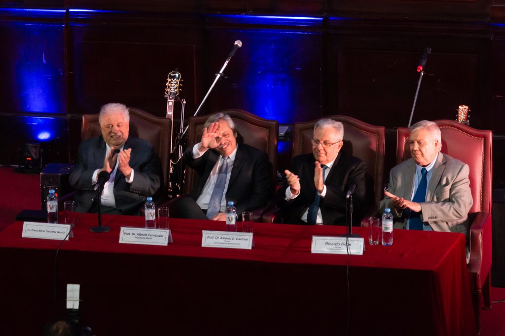 Ginés González García recibió el Doctorado Honoris Causa por la UBA