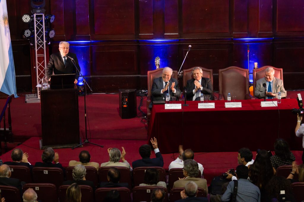 Ginés González García recibió el Doctorado Honoris Causa por la UBA