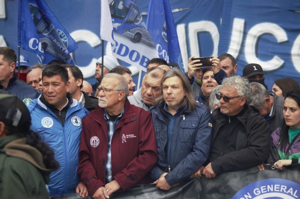 Los trabajadores y trabajadoras docentes de la FEDUN presentes en la Marcha de la CGT en defensa de los salarios