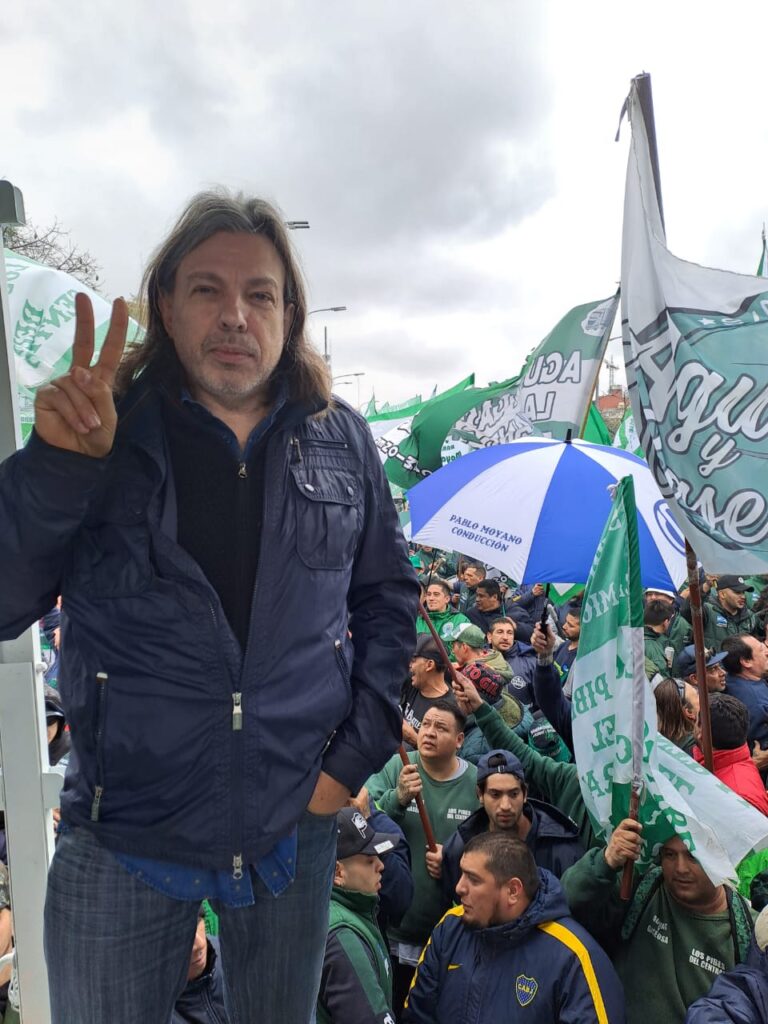 Los trabajadores y trabajadoras docentes de la FEDUN presentes en la Marcha de la CGT en defensa de los salarios