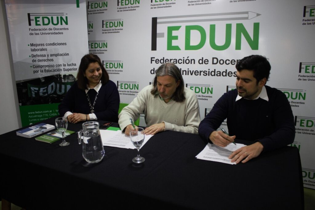 Firma de convenio de cooperación entre la FEDUN y el Instituto de Formación Política del PJ