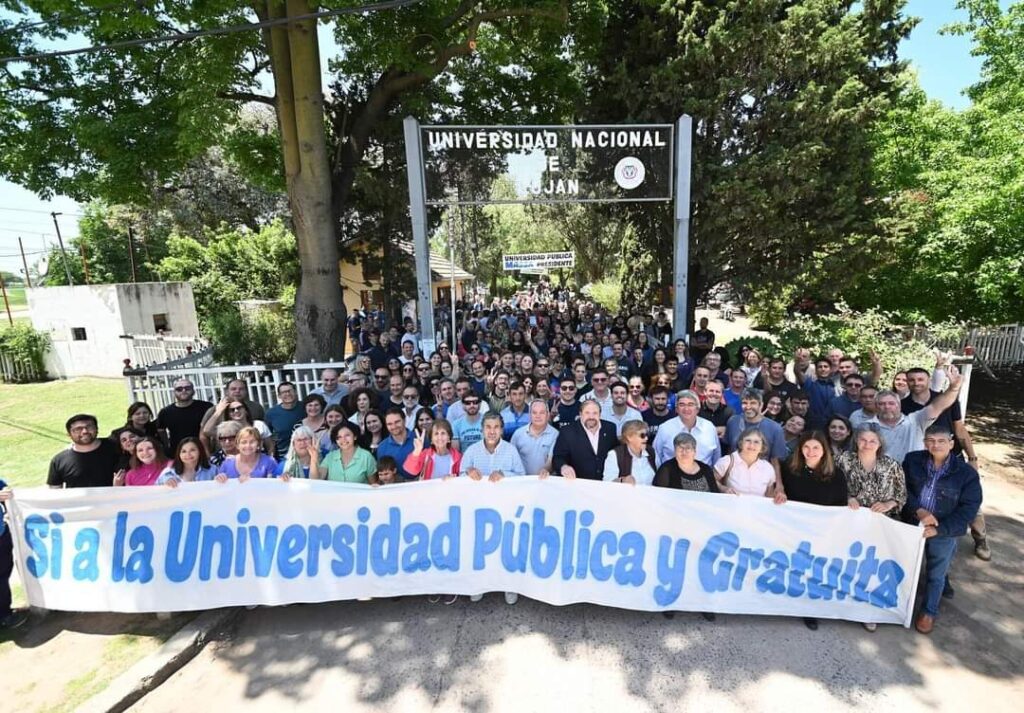 Docentes y nodocentes de la UNLu en defensa de la Universidad Pública