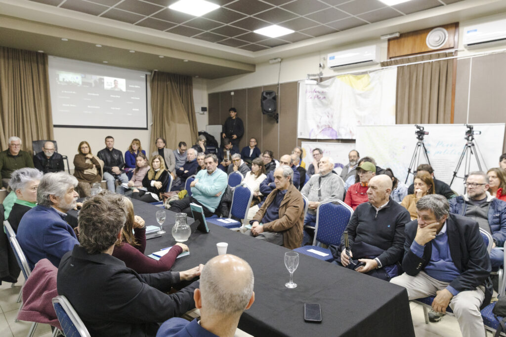 Daniel Filmus presentó su nuevo libro “Del péndulo al precipicio” en la FEDUN