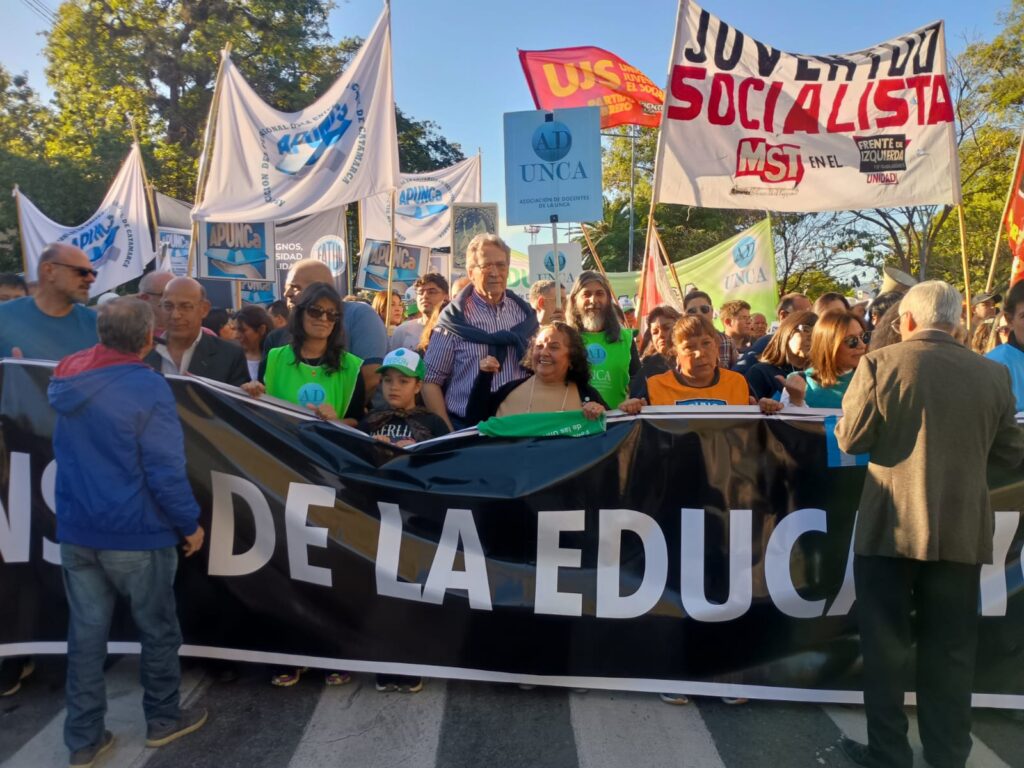 Multitudinaria Marcha Universitaria en todo el pa&iacute;s