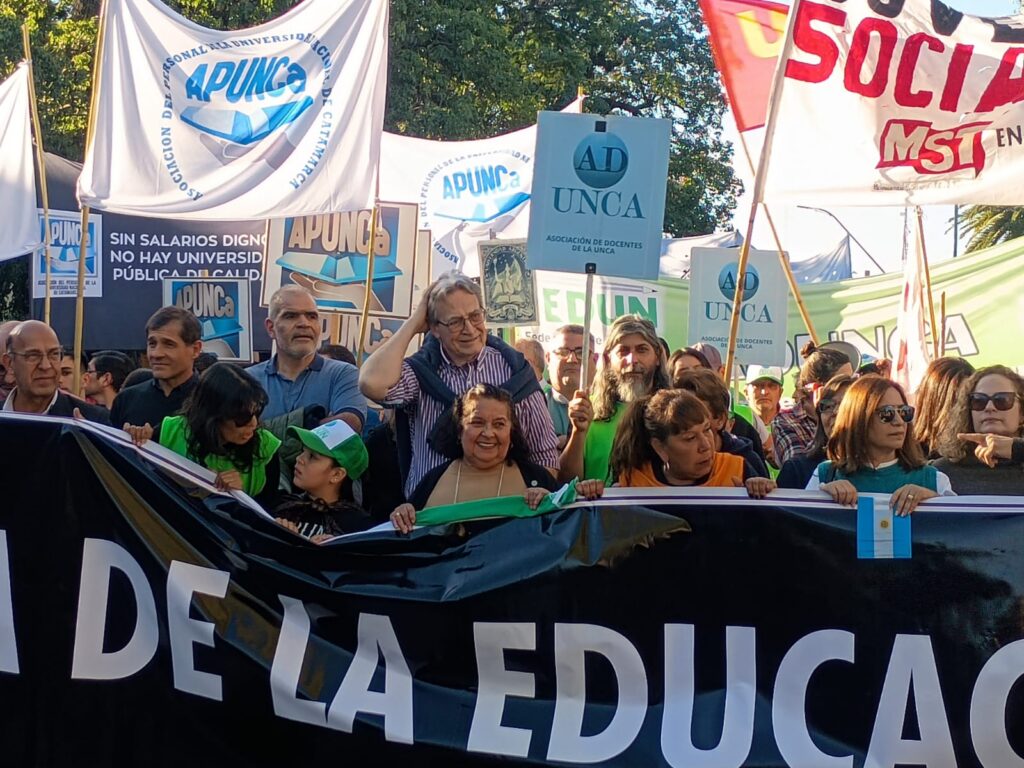 Multitudinaria Marcha Universitaria en todo el pa&iacute;s