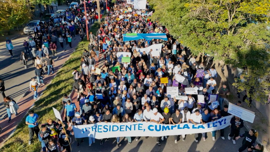 Multitudinaria Marcha Universitaria en todo el pa&iacute;s