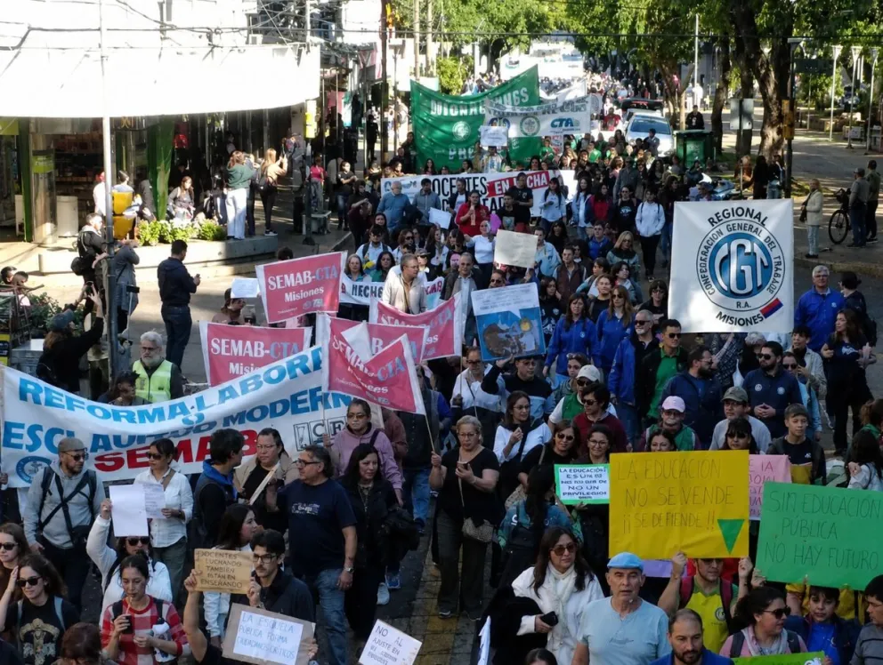 Multitudinaria Marcha Universitaria en todo el pa&iacute;s