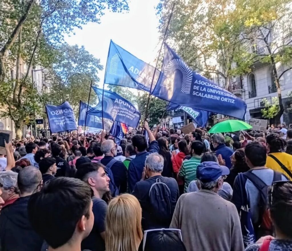 Multitudinaria Marcha Universitaria en todo el pa&iacute;s