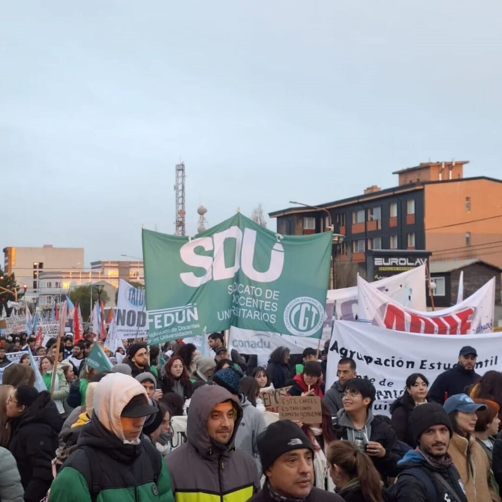 Multitudinaria Marcha Universitaria en todo el pa&iacute;s
