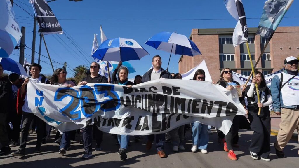 Multitudinaria Marcha Universitaria en todo el pa&iacute;s