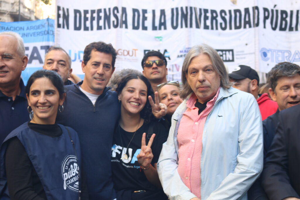 Multitudinaria Marcha Universitaria en todo el pa&iacute;s
