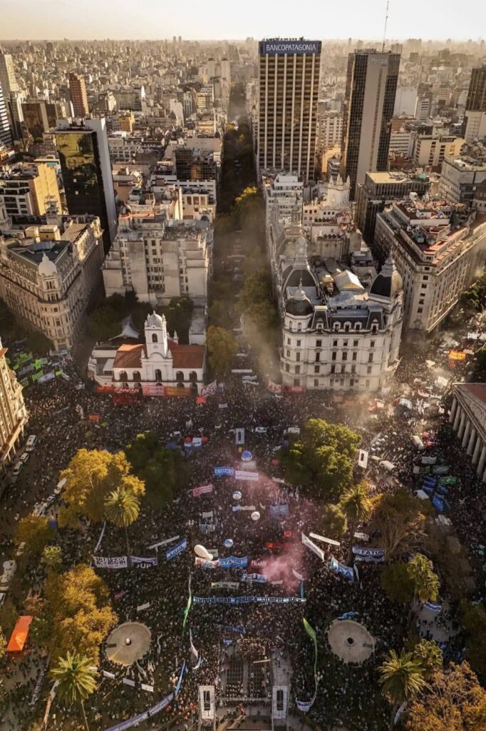 Multitudinaria Marcha Universitaria en todo el pa&iacute;s