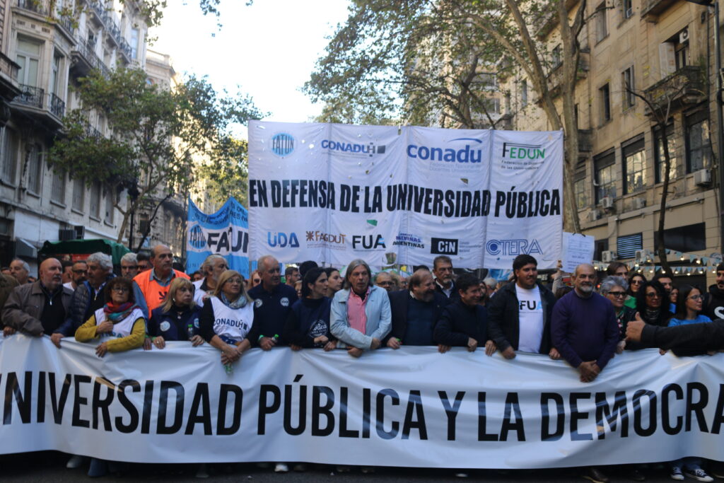 Multitudinaria Marcha Universitaria en todo el pa&iacute;s