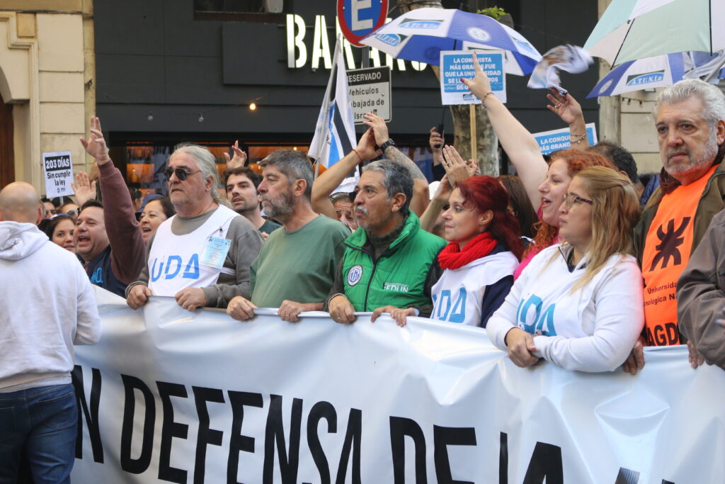 Multitudinaria Marcha Universitaria en todo el pa&iacute;s