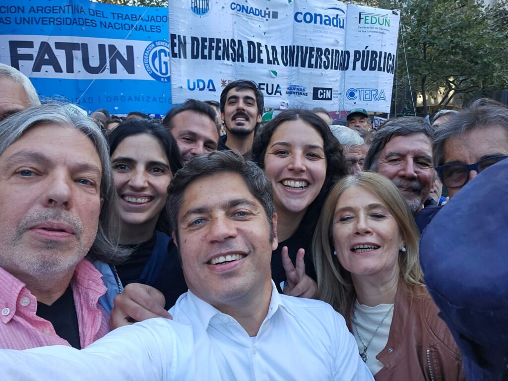 Multitudinaria Marcha Universitaria en todo el pa&iacute;s