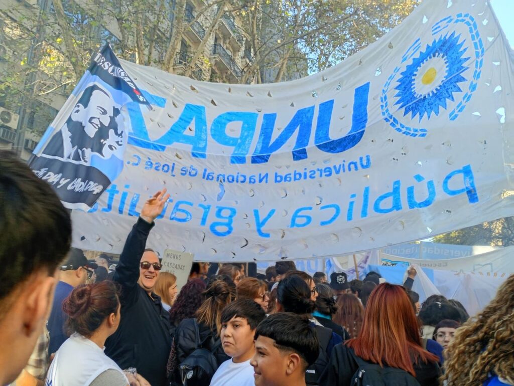 Multitudinaria Marcha Universitaria en todo el pa&iacute;s