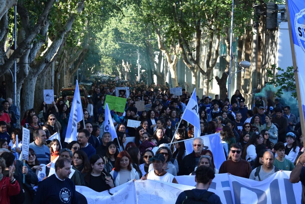 MÁS DE UN MILLÓN EN TODO EL PAÍS DEFENDIMOS LA UNIVERSIDAD PÚBLICA